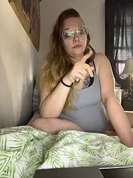 Snapshot of Lalalynn chatting on 6, 11, 2025 Lalalynn online show from 6, 11, 2025