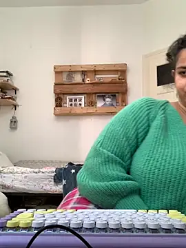 Snapshot of Curvydesifromgermany chatting on 15, 9, 2025 Curvydesifromgermany online show from 15, 9, 2025