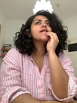 Snapshot of Curvydesifromgermany chatting on 15, 10, 2025 Curvydesifromgermany online show from 15, 10, 2025