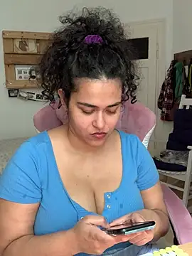 Snapshot of Curvydesifromgermany chatting on 3, 7, 2026 Curvydesifromgermany online show from 3, 7, 2026