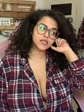 Snapshot of Curvydesifromgermany chatting on 21, 7, 2026 Curvydesifromgermany online show from 21, 7, 2026