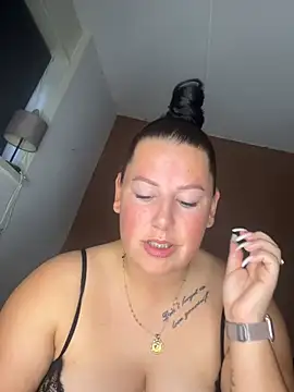Snapshot of xlinastarrx chatting on 8, 5, 2026 xlinastarrx online show from 8, 5, 2026
