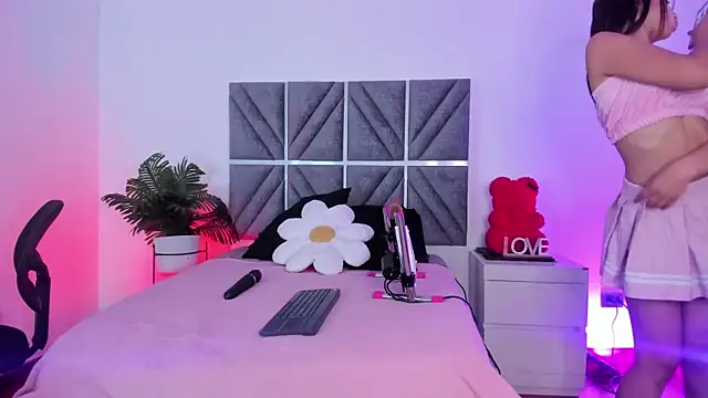 Laura Dicardy online show from 25, 2, 2026