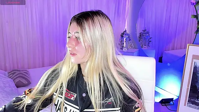 Snapshot of tiffany_becker chatting on 11, 5, 2026 tiffany becker online show from 11, 5, 2026