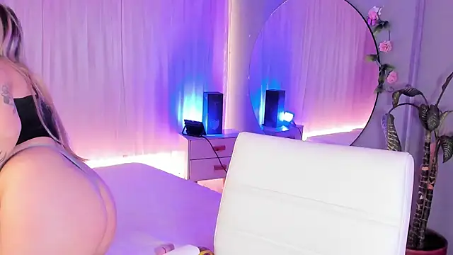 Snapshot of tiffany_becker chatting on 2, 6, 2026 tiffany becker online show from 2, 6, 2026