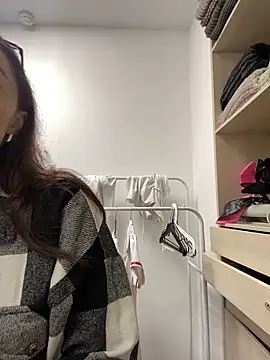 Snapshot of AnaWest chatting on 5, 10, 2025 AnaWest online show from 5, 10, 2025