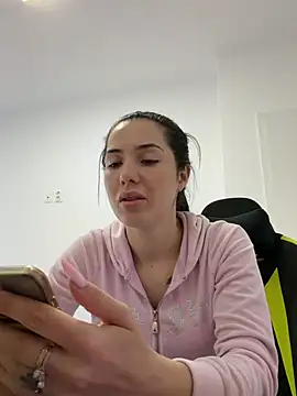 Snapshot of Emmapmg chatting on 15, 4, 2026 Emmapmg online show from 15, 4, 2026