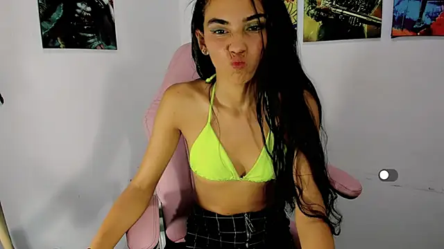 Snapshot of Evelin_shy chatting on 9, 11, 2025 Evelin shy online show from 9, 11, 2025