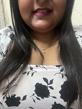 smile pretty online show from 5, 3, 2025