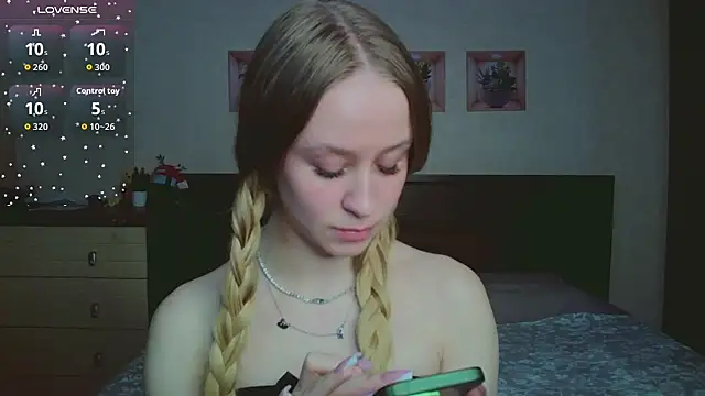 Snapshot of Lily__Devil chatting on 15, 2, 2026 Lily Devil online show from 15, 2, 2026