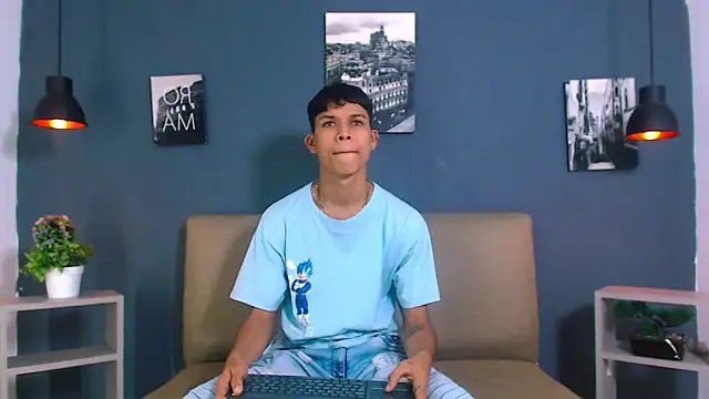 Snapshot of Levis_Montes chatting on 16, 12, 2024 Levis Montes online show from 16, 12, 2024