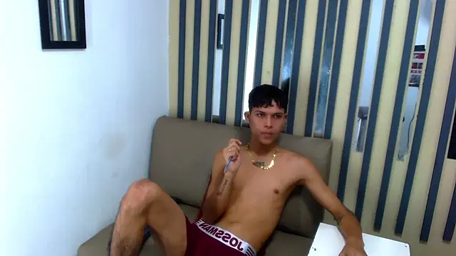 Snapshot of Levis_Montes chatting on 18, 12, 2024 Levis Montes online show from 18, 12, 2024