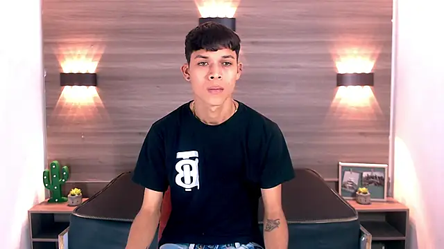 Snapshot of Levis_Montes chatting on 19, 12, 2024 Levis Montes online show from 19, 12, 2024