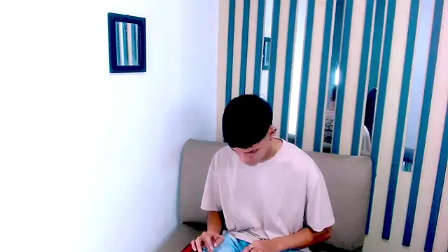 Snapshot of Levis_Montes chatting on 23, 12, 2024 Levis Montes online show from 23, 12, 2024