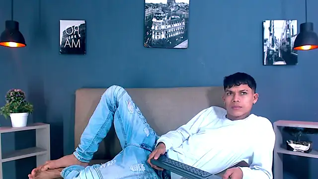 Snapshot of Levis_Montes chatting on 24, 12, 2024 Levis Montes online show from 24, 12, 2024