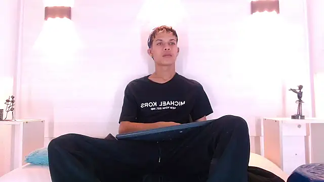 Snapshot of Levis_Montes chatting on 27, 1, 2025 Levis Montes online show from 27, 1, 2025