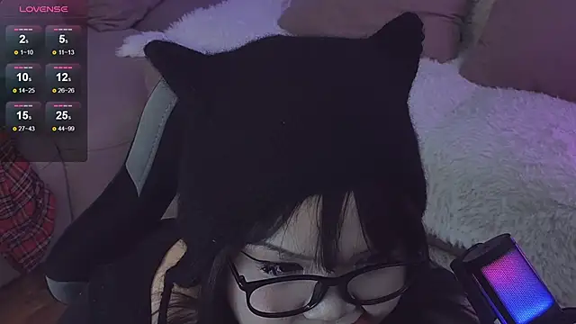 Snapshot of LeyaKan chatting on 13, 1, 2025 LeyaKan online show from 13, 1, 2025