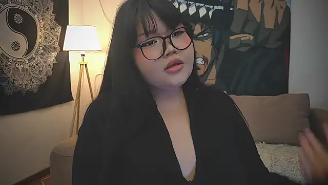 Snapshot of LeyaKan chatting on 2, 2, 2025 LeyaKan online show from 2, 2, 2025