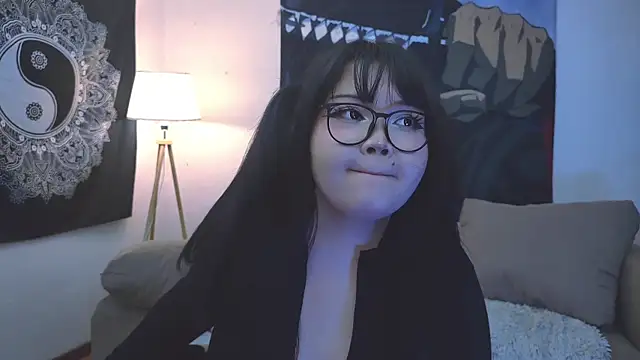 Snapshot of LeyaKan chatting on 4, 2, 2025 LeyaKan online show from 4, 2, 2025