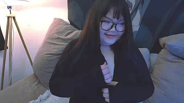 Snapshot of LeyaKan chatting on 13, 2, 2025 LeyaKan online show from 13, 2, 2025