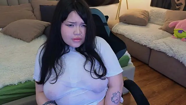 Snapshot of LeyaKan chatting on 5, 3, 2025 LeyaKan online show from 5, 3, 2025