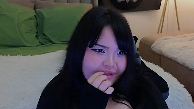 Snapshot of LeyaKan chatting on 13, 3, 2025 LeyaKan online show from 13, 3, 2025