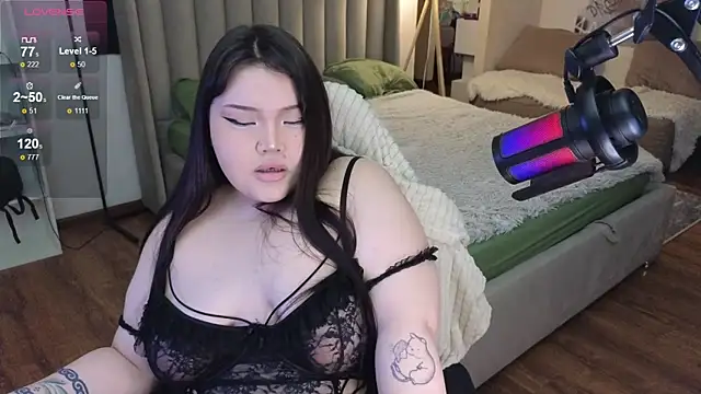 Snapshot of LeyaKan chatting on 21, 10, 2025 LeyaKan online show from 21, 10, 2025