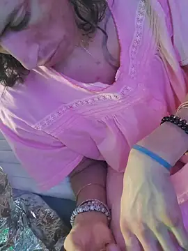 gurlnips online show from 13, 1, 2026