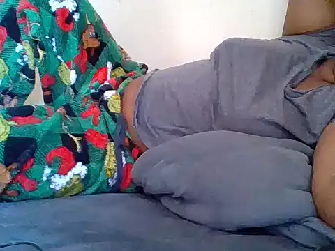 Snapshot of XOXO_NATASHALUCKY chatting on 7, 6, 2026 XOXO NATASHALUCKY online show from 7, 6, 2026