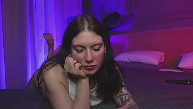 Liv Fay online show from 13, 11, 2025