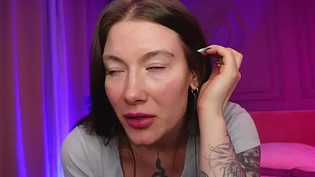 Liv Fay online show from 25, 11, 2025