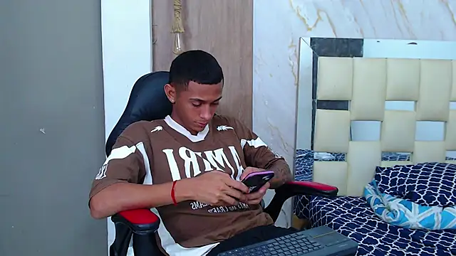 Snapshot of dominic_smith_ chatting on 24, 6, 2026 dominic smith online show from 24, 6, 2026