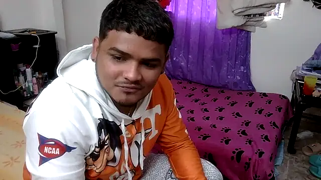 Snapshot of Boycuriousxxx chatting on 14, 5, 2026 Boycuriousxxx online show from 14, 5, 2026