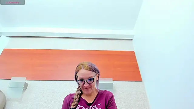 Snapshot of maddy_cartter chatting on 17, 4, 2026 maddy cartter online show from 17, 4, 2026