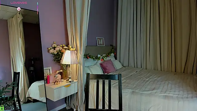 Dearly Emily online show from 10, 4, 2026