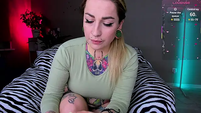 Snapshot of Tanya_Acid chatting on 18, 2, 2025 Tanya Acid online show from 18, 2, 2025