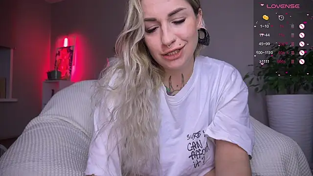 Snapshot of Tanya_Acid chatting on 6, 10, 2025 Tanya Acid online show from 6, 10, 2025