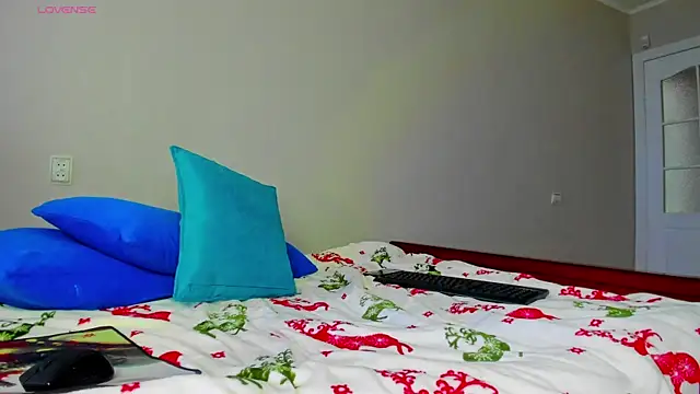 Snapshot of _Luna_Ly chatting on 1, 1, 2025 Luna Ly online show from 1, 1, 2025