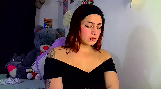 lucycherry   online show from 11, 3, 2025