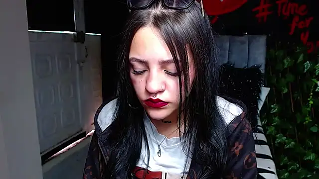 Violettasquirt online show from 14, 4, 2026