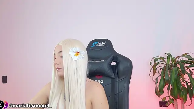 Mariafer05 online show from 13, 4, 2026