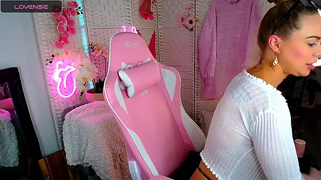 Snapshot of EllieKarrX chatting on 30, 12, 2024 EllieKarrX online show from 30, 12, 2024