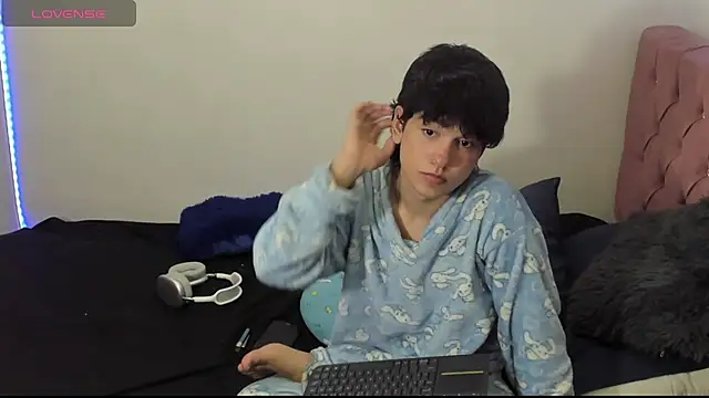 Snapshot of blue_baby20 chatting on 6, 3, 2025 blue baby20 online show from 6, 3, 2025