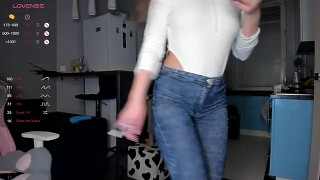 Snapshot of wwildfox chatting on 27, 2, 2025 wwildfox online show from 27, 2, 2025