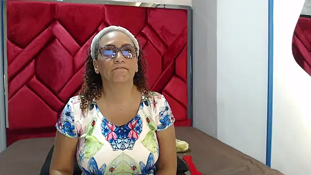 EvaMills1 online show from 28, 2, 2025