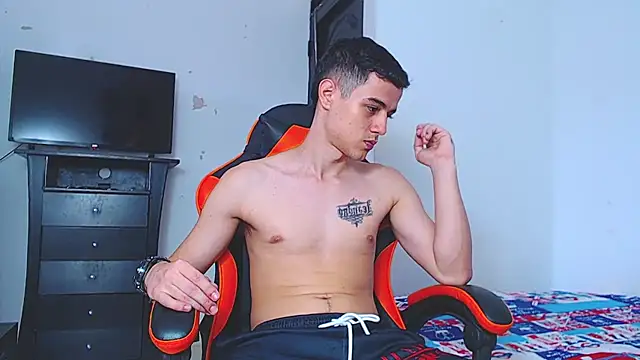 ADAM HOT online show from 5, 1, 2026