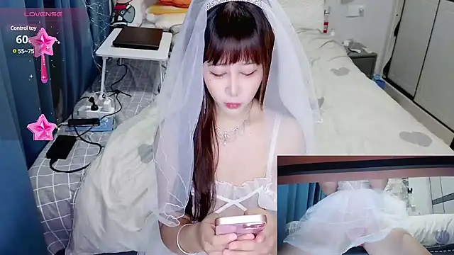 Snapshot of Angelababy001 chatting on 4, 12, 2024 Angelababy001 online show from 4, 12, 2024