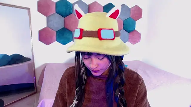 liz-beths online show from 19, 2, 2025