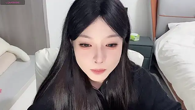 Snapshot of Q-ing chatting on 9, 12, 2024 Q-ing online show from 9, 12, 2024