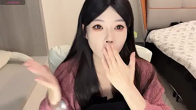 Snapshot of Q-ing chatting on 14, 12, 2024 Q-ing online show from 14, 12, 2024